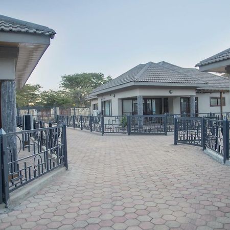 Mc Apartments Лусака Экстерьер фото